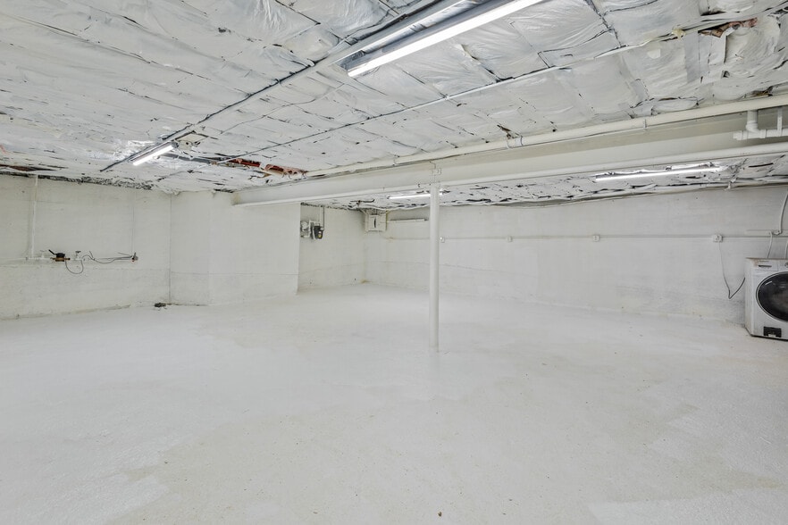 More Photos Of 116 Calverley St, Providence Storefront For Sale