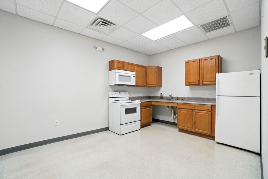 More Photos Of 133 Island Ford Rd, Statesville Office For Sale