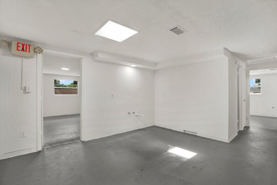 More Photos Of 6102 Indiana Ave, New Port Richey Office For Sale