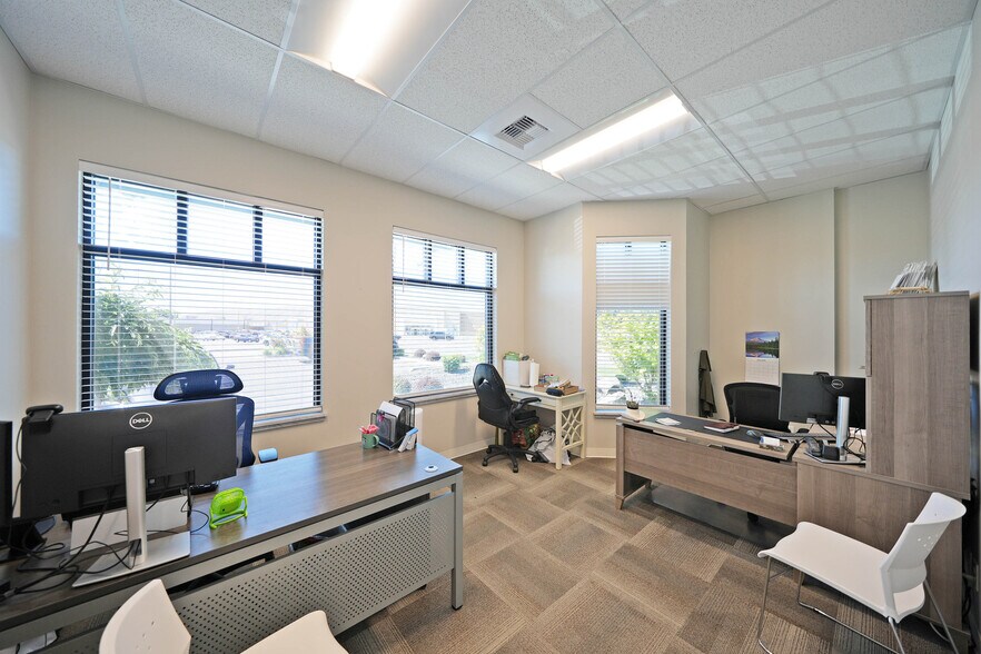 More Photos Of 1800 Rainier Pl, Union Gap Office For Lease
