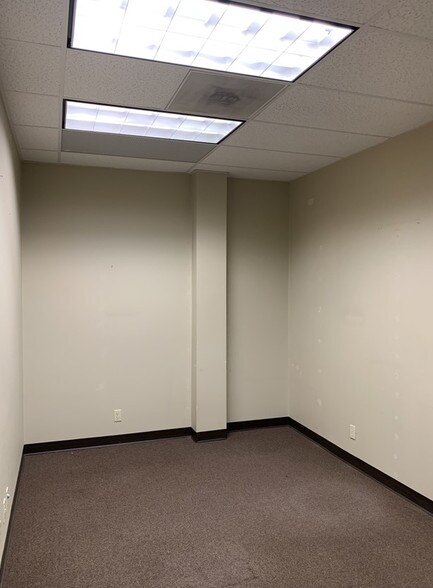 More Photos Of 444 Executive Center Blvd, El Paso Office For Lease