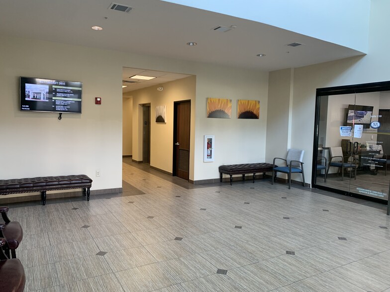 More Photos Of 9323 Pinecroft Dr, The Woodlands Medical For Lease