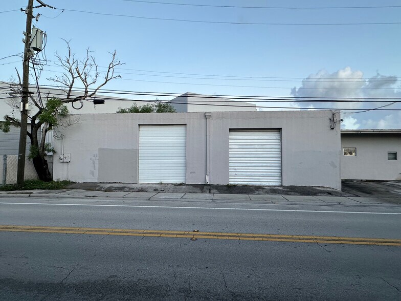 More Photos Of 2117 N Dixie Hwy, Wilton Manors Light Distribution For Sale