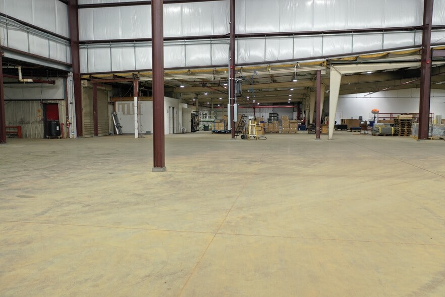 More Photos Of 210 E Lukken Industrial Dr, Lagrange Manufacturing For Lease