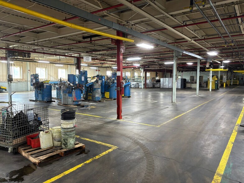 More Photos Of 1255 Oak St, Elkhart Manufacturing For Sale