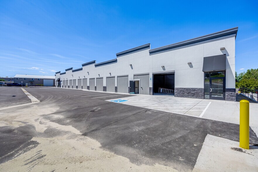 More Photos Of 3193 Commerce Ct - Bldg 1, Castle Rock Unknown For Lease