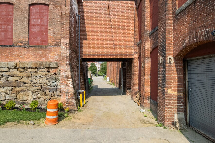 More Photos Of 56 Sterling St, Clinton Manufacturing For Lease