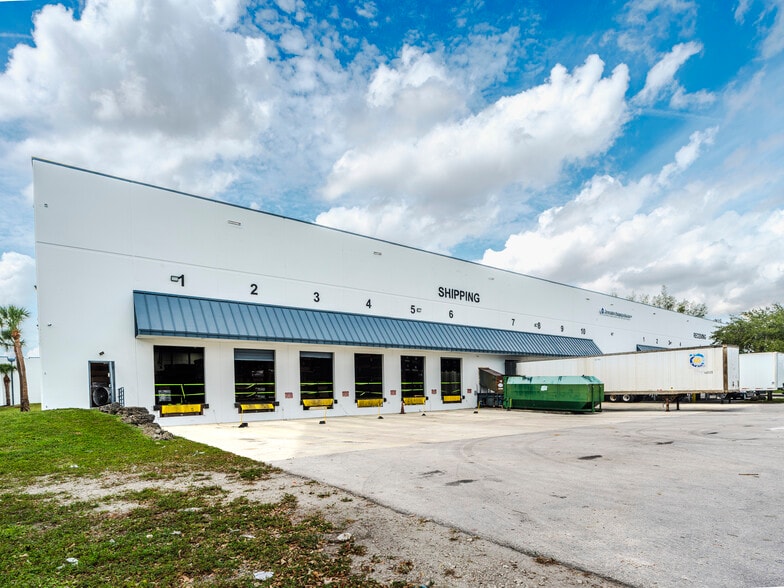 More Photos Of 5255 NW 159th St, Miami Lakes Distribution For Lease