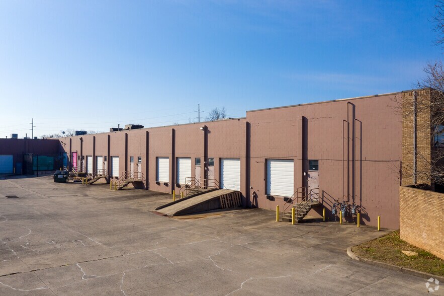 11001 Bluegrass Pky, Louisville, KY 40299 Flex/RD For Lease