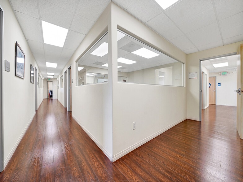 More Photos Of 2900 Bristol St, Costa Mesa Office For Sale
