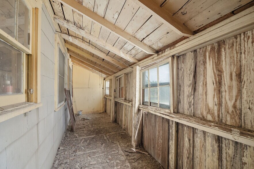 More Photos Of 802 E Nodaway St, Oregon Flex For Sale