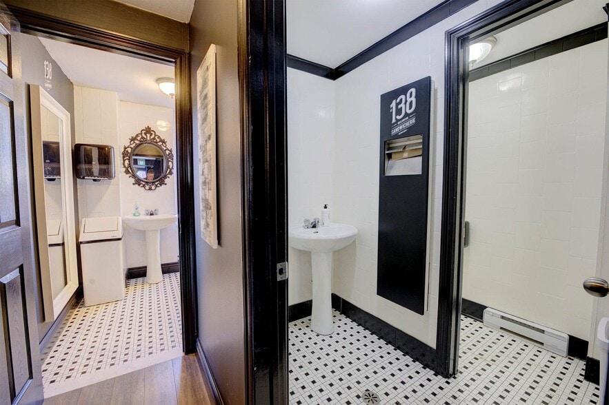 More Photos Of 138 Rue Wellington, Gatineau Storefront Retail Residential For Sale