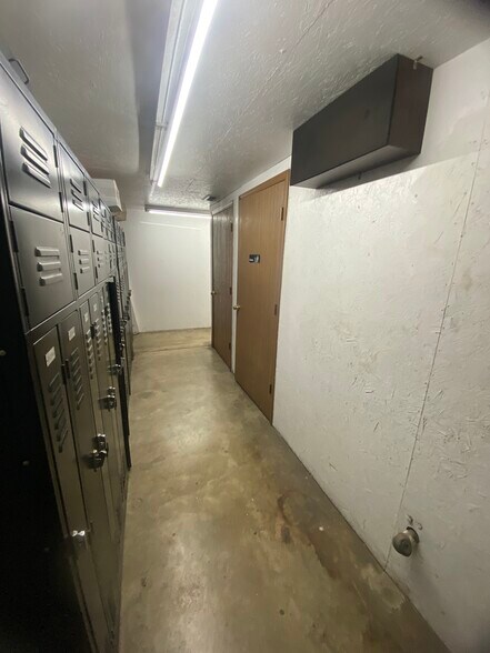 More Photos Of 1550 Wentzel St, Rochester Manufacturing For Sale
