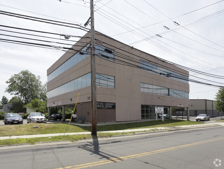 More Photos Of 727 Honeyspot Rd, Stratford Office Residential For Lease
