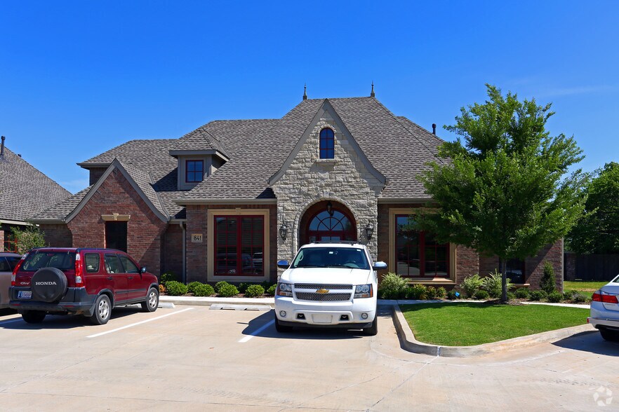 More Photos Of 841 E 33rd, Edmond Office For Sale