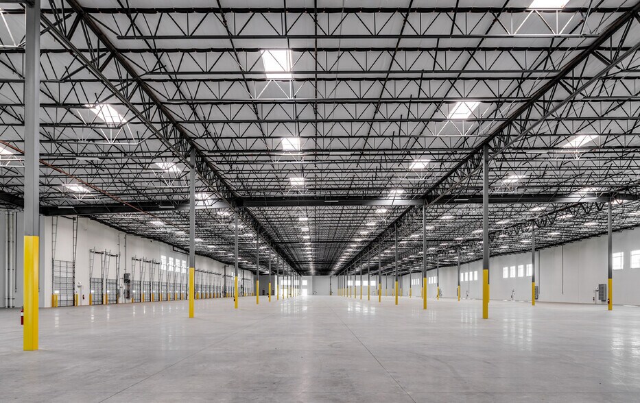 More Photos Of 19972 Patterson Ave, Perris Distribution For Lease