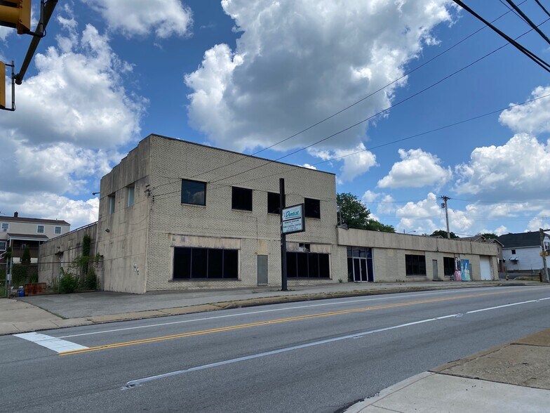 More Photos Of 537 Lincoln Hwy, East McKeesport Storefront For Sale