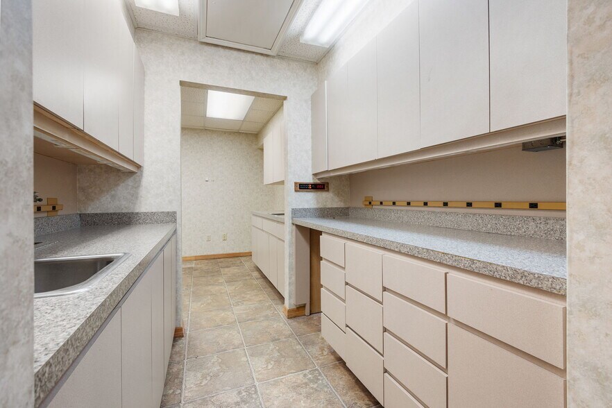 More Photos Of 1701 66th St N, Saint Petersburg Medical For Sale