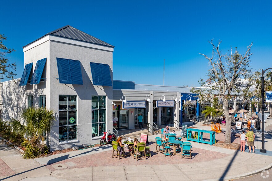 More Photos Of 846 Dodecanese Blvd, Tarpon Springs General Retail For Lease