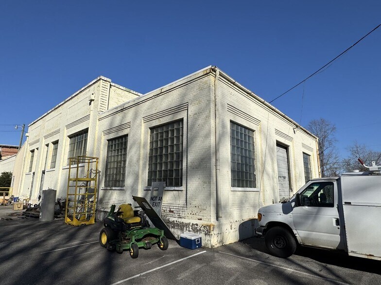 More Photos Of 300 Janie Hammitt Dr, Bristol Industrial For Sale