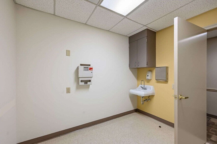 More Photos Of 412 E River St, Elyria Office For Sale