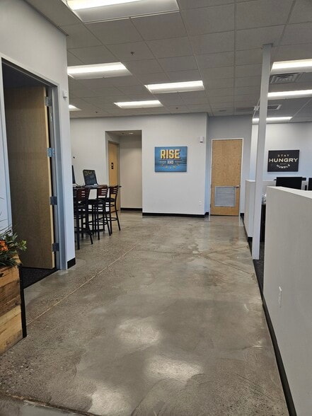 More Photos Of 2325 W Guadalupe Rd, Gilbert Unknown For Lease