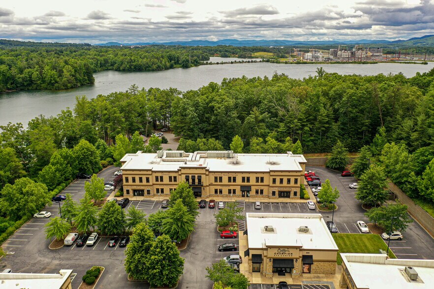 More Photos Of 600 Julian Ln, Arden Medical For Sale