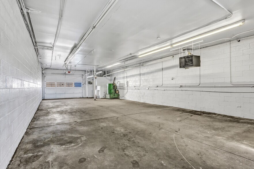 More Photos Of 770 Dayton St, Aurora Flex For Lease