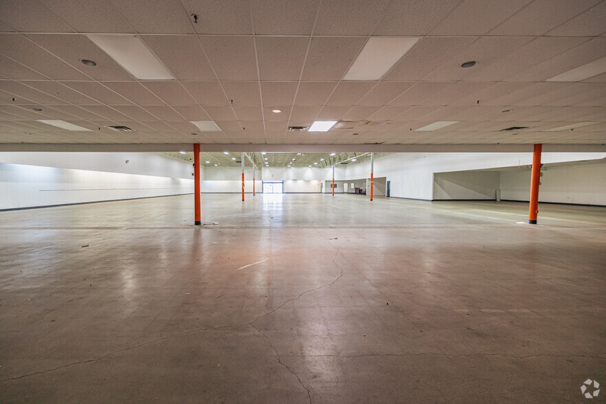 More Photos Of 4910 Northfield Rd, North Randall Freestanding For Lease