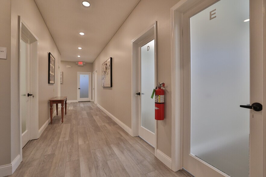 More Photos Of 340 S Fillmore St, Edwardsville Office For Lease