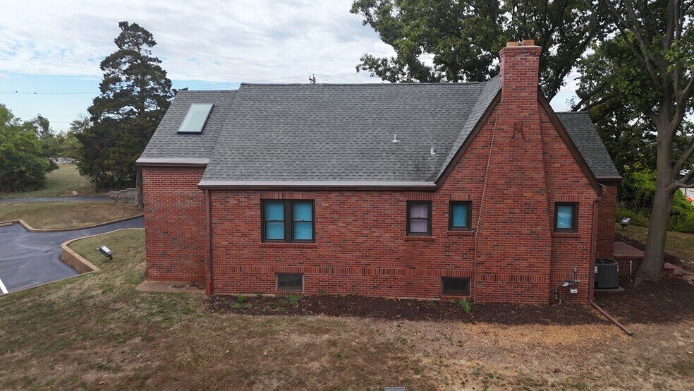 More Photos Of 11144 Dorsett Rd, Maryland Heights Office For Sale