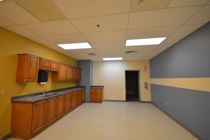 More Photos Of 3701 W Cambridge Ave, Phoenix Warehouse For Lease