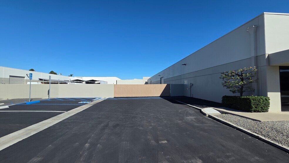 More Photos Of 15652 Chemical Ln, Huntington Beach Warehouse For Sale