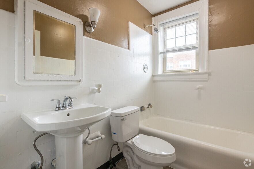 More Photos Of 218 Twin Oaks Rd, Akron Apartments For Sale