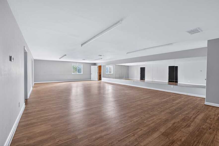 More Photos Of 4109 Robinson St, Covington Freestanding For Sale