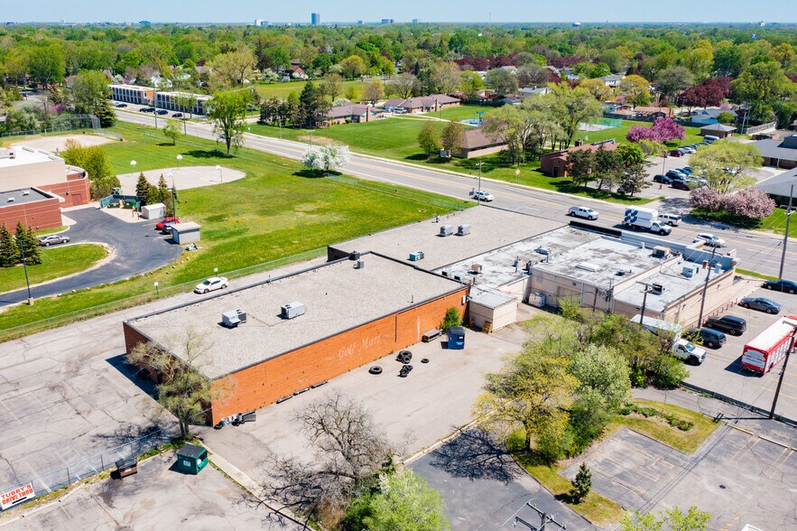 More Photos Of 31119 Greenfield Rd, Beverly Hills Warehouse For Lease