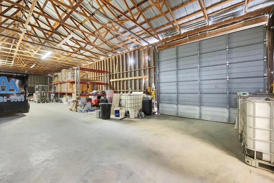 More Photos Of 1409 NE Barnard St, Glen Rose Storefront Retail Office For Sale