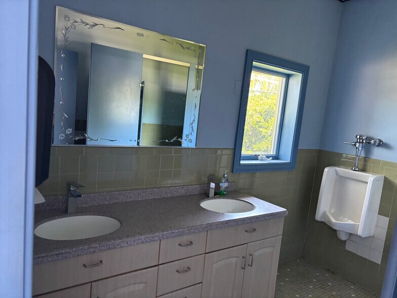 More Photos Of 81 W Hills Rd, Huntington Station Flex For Sale