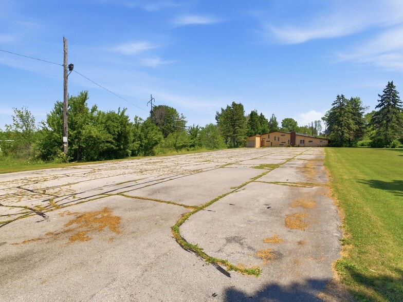 More Photos Of 1801 Johnston Dr, Manitowoc Warehouse For Sale