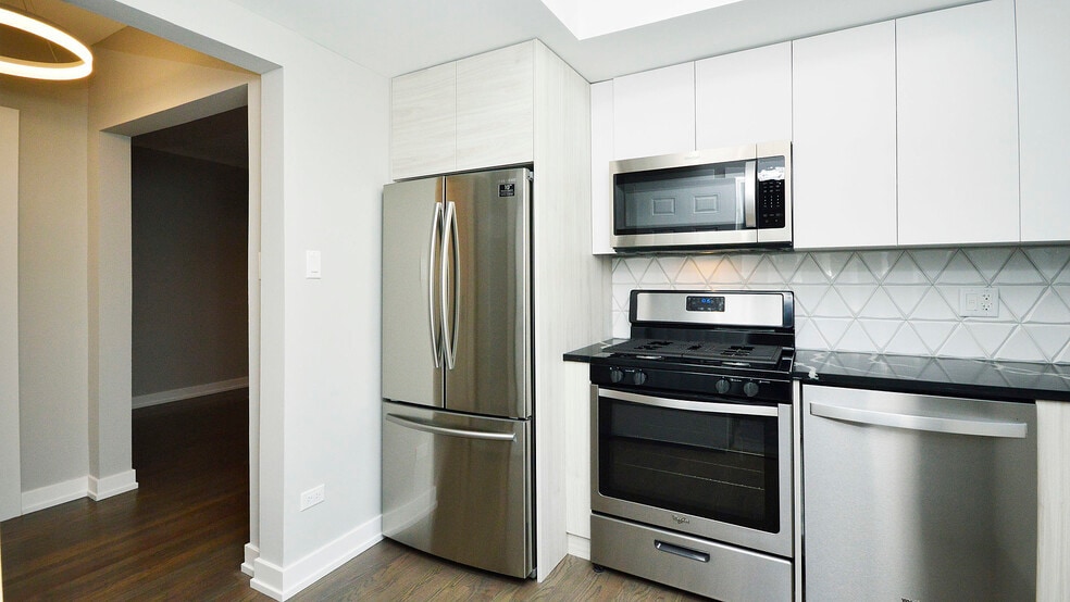 More Photos Of 3124 N Broadway, Chicago Storefront Retail Residential For Sale