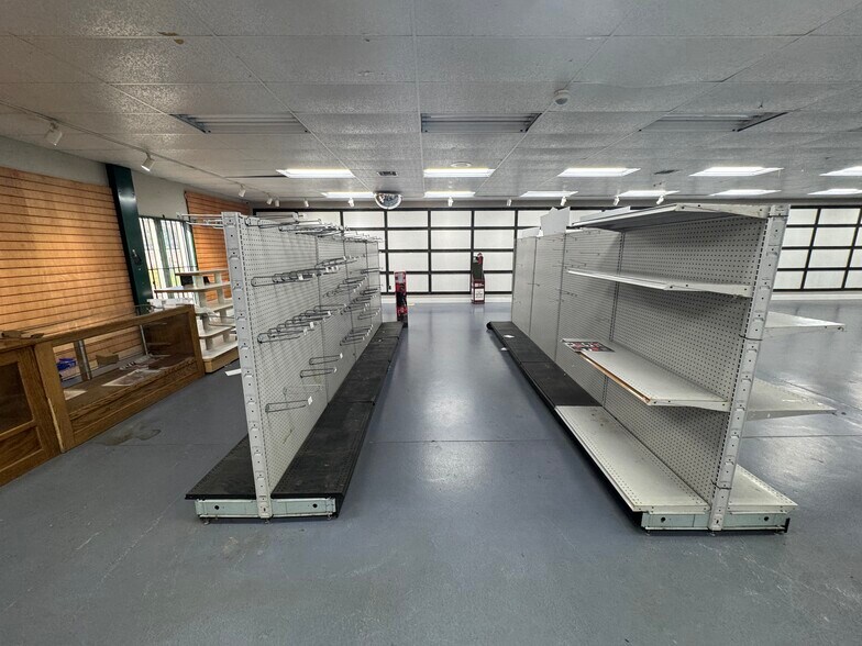 More Photos Of 990 N Daleville Ave, Daleville Warehouse For Sale