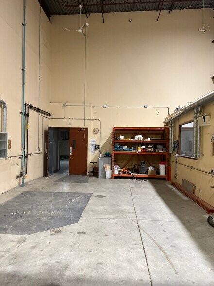 More Photos Of 4960 Rue Levy, Saint-Laurent Unknown For Lease