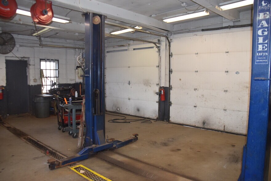 More Photos Of 34091 Groesbeck Hwy, Clinton Township Auto Repair For Sale