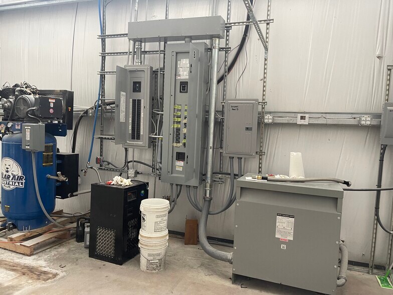 More Photos Of 22924 Kuykendahl Rd, Spring Light Manufacturing For Lease