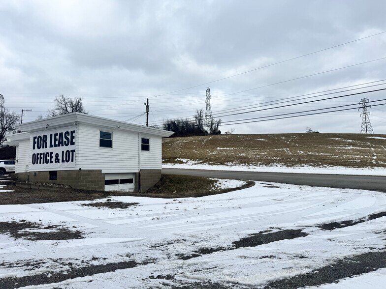 More Photos Of 810 Carlton Dr, Bentleyville Office For Lease