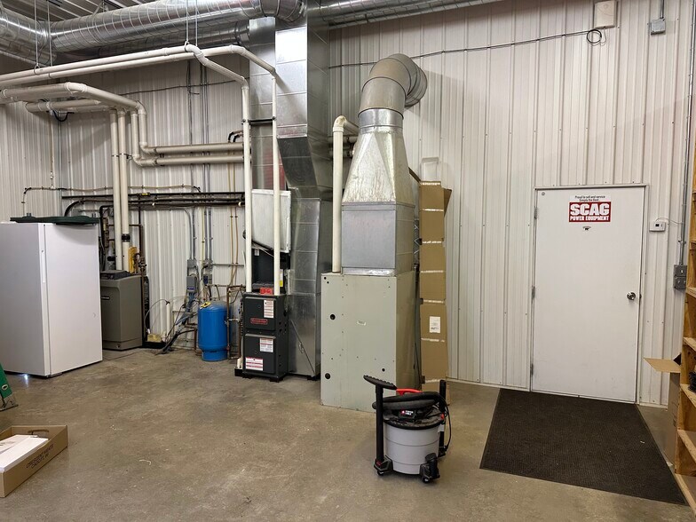 More Photos Of 7435 Kent Ave, Eau Claire Flex For Lease