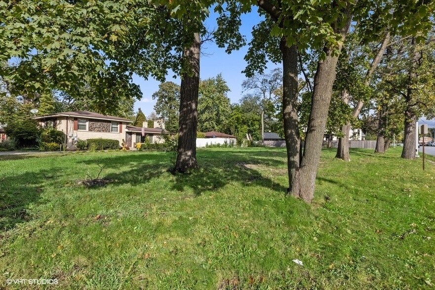 More Photos Of 295 N Shady Ln, Elmhurst Land For Lease