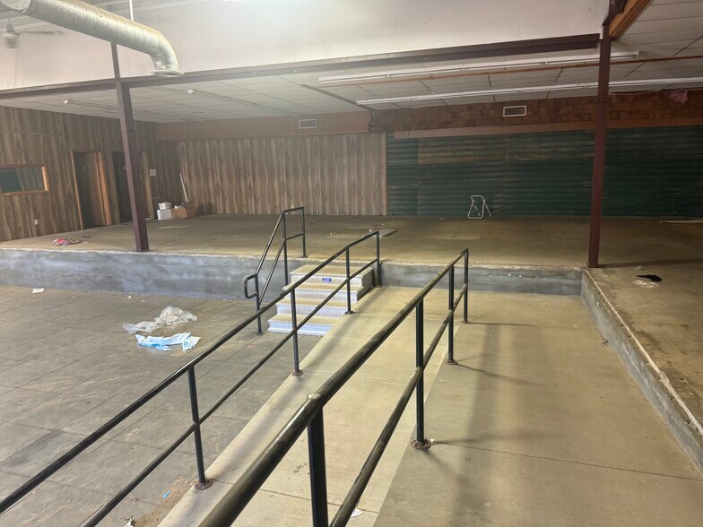 More Photos Of 100 East Main St, Hallsville Industrial For Lease