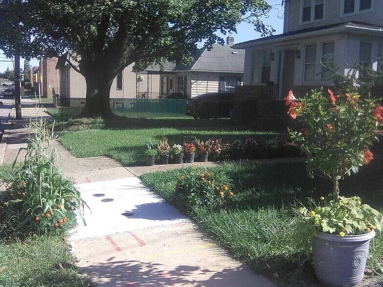 More Photos Of 2038 Grant Ave, Philadelphia Specialty For Sale