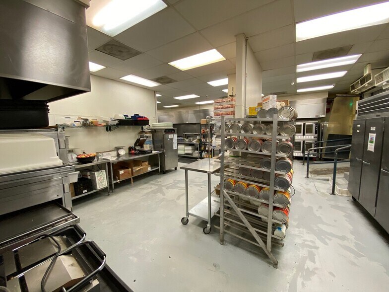 More Photos Of 5200 W Washington Blvd, Los Angeles Flex For Lease